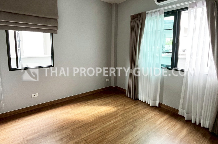 House with Shared Pool in Bangnatrad 